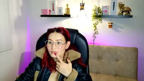 Snapshot of naomy_stanley chatting on July 2026 04:32:01 AM Naomy Stanley online show from July 2026 04:32:01 AM