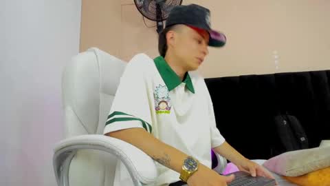 Snapshot of nascary_fox chatting on September 2025 08:21:02 PM Nascary Fox online show from September 2025 08:21:02 PM