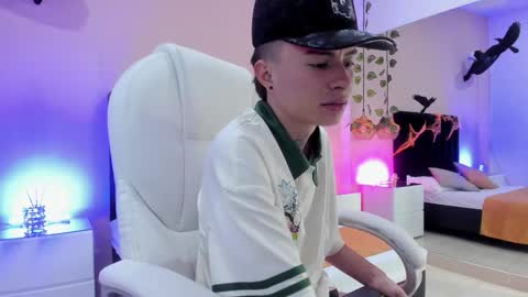 Snapshot of nascary_fox chatting on October 2025 08:29:02 PM Nascary Fox online show from October 2025 08:29:02 PM