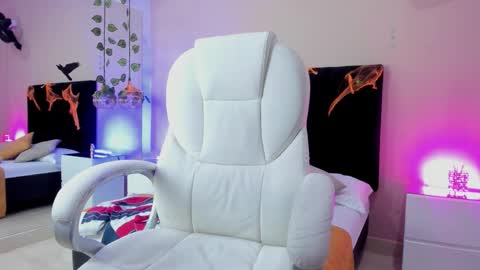 Snapshot of nascary_fox chatting on October 2025 08:49:02 PM Nascary Fox online show from October 2025 08:49:02 PM