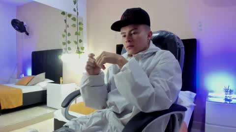 Snapshot of nascary_fox chatting on November 2025 12:51:01 PM Nascary Fox online show from November 2025 12:51:01 PM