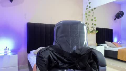 Snapshot of nascary_fox chatting on November 2025 09:15:02 PM Nascary Fox online show from November 2025 09:15:02 PM