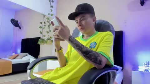 Snapshot of nascary_fox chatting on November 2025 01:28:02 PM Nascary Fox online show from November 2025 01:28:02 PM