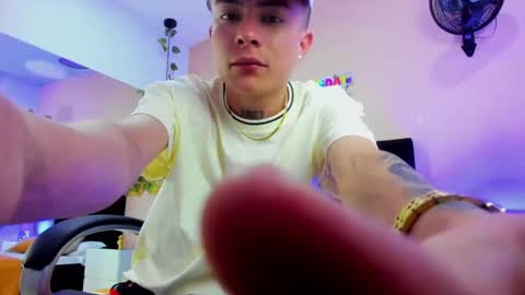 Snapshot of nascary_fox chatting on November 2025 07:59:02 PM Nascary Fox online show from November 2025 07:59:02 PM