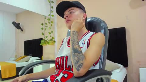 Snapshot of nascary_fox chatting on December 2025 07:20:02 PM Nascary Fox online show from December 2025 07:20:02 PM