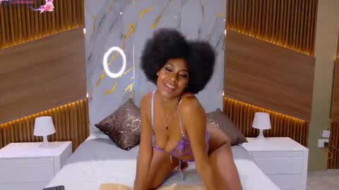 Snapshot of nastybrunette_ chatting on November 2025 05:52:01 AM Julieth online show from November 2025 05:52:01 AM