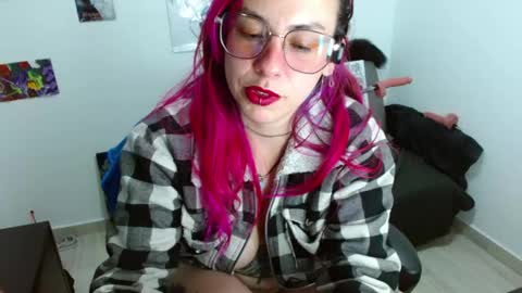 Snapshot of nat_lau chatting on April 2026 01:42:02 AM Nat online show from April 2026 01:42:02 AM