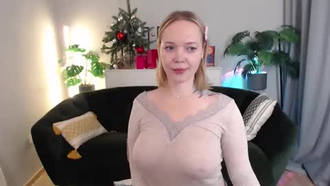 natalee_love online show from December 2025 10:28:01 PM