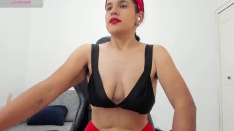 Nathalia online show from May 2026 06:02:02 PM