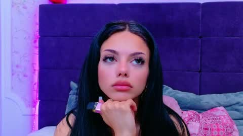 nataliacroft online show from April 2026 02:33:02 PM