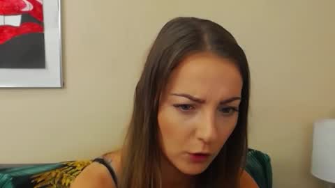 Snapshot of natalie_live chatting on October 2025 06:34:01 AM NatalieSexy online show from October 2025 06:34:01 AM
