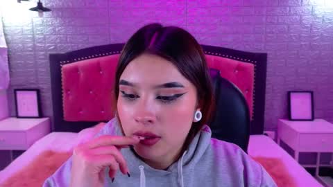 natalie  online show from October 2025 07:47:01 PM