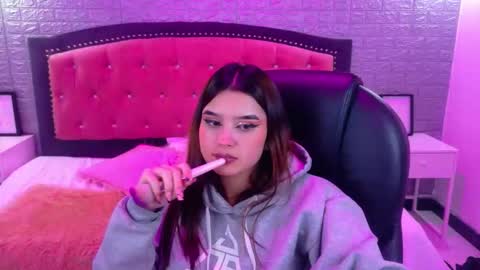 natalie  online show from October 2025 07:53:02 AM