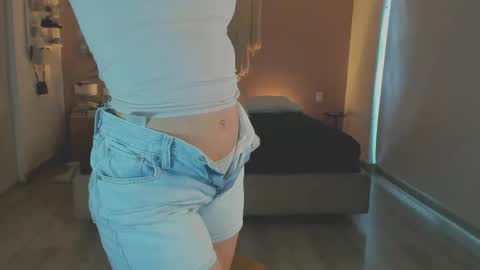 Snapshot of nataly_05 chatting on April 2026 08:11:02 PM anatalybee online show from April 2026 08:11:02 PM