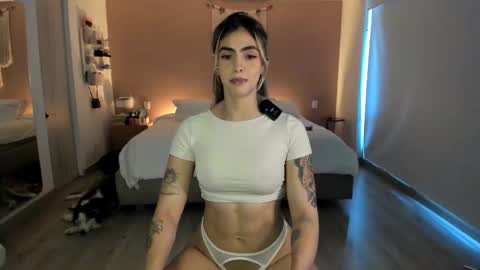 Snapshot of nataly_05 chatting on April 2026 10:01:01 PM anatalybee online show from April 2026 10:01:01 PM