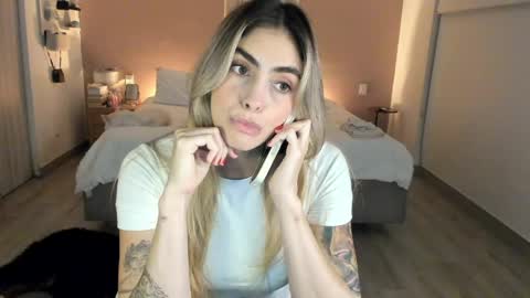 Snapshot of nataly_05 chatting on April 2026 12:28:01 AM anatalybee online show from April 2026 12:28:01 AM