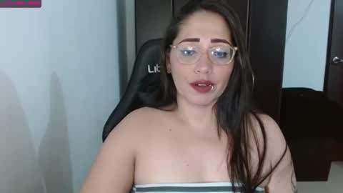 Snapshot of natashasmithe chatting on December 2024 02:59:01 AM Natasha Smithe online show from December 2024 02:59:01 AM