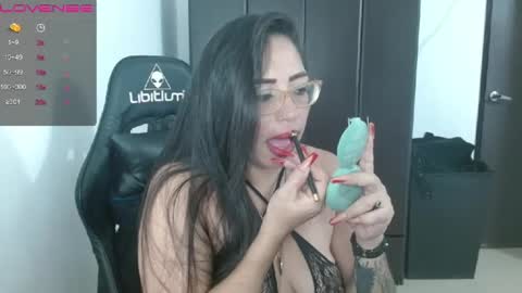 Snapshot of natashasmithe chatting on December 2024 07:35:02 AM Natasha Smithe online show from December 2024 07:35:02 AM