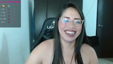 Snapshot of natashasmithe chatting on January 2025 04:25:01 AM Natasha Smithe online show from January 2025 04:25:01 AM