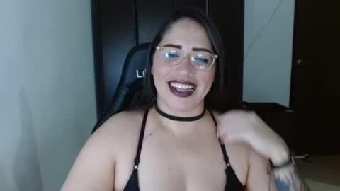 Snapshot of natashasmithe chatting on October 2025 08:42:02 PM Natasha Smithe online show from October 2025 08:42:02 PM