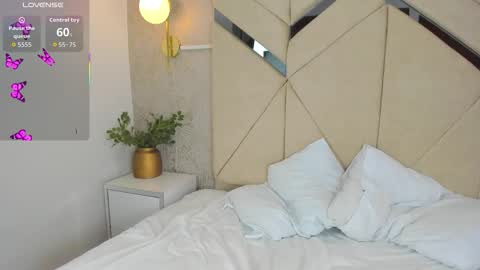 Nathalie Ross online show from December 2025 11:46:02 PM