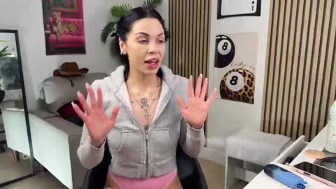 NATTY FIERROS online show from October 2025 08:12:02 AM