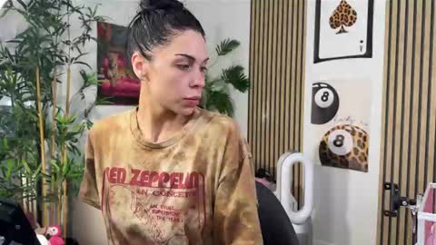 NATTY FIERROS online show from October 2025 08:01:01 AM