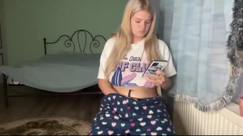 Andreea online show from November 2025 04:24:01 AM