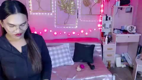 naughty_lorien143 online show from December 2025 01:27:01 PM