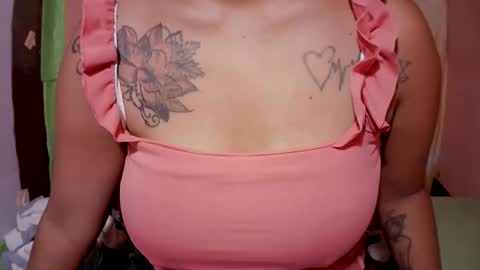 naughtymom_33 online show from October 2025 08:24:02 PM