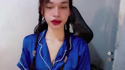 Snapshot of naughtysunshinepinay chatting on October 2025 09:25:01 PM Celine online show from October 2025 09:25:01 PM