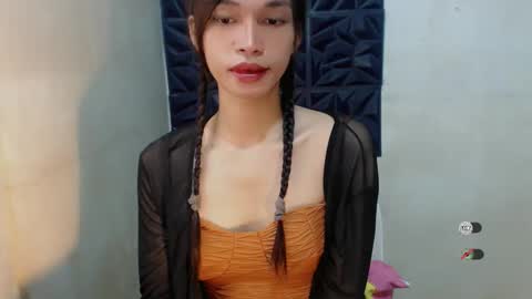 Snapshot of naughtysunshinepinay chatting on October 2025 05:10:02 AM Celine online show from October 2025 05:10:02 AM
