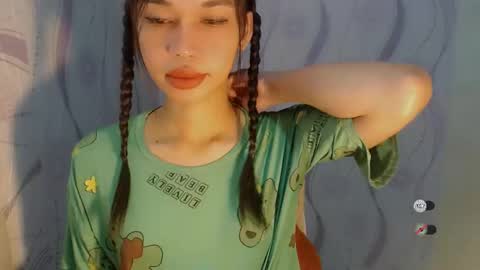 Snapshot of naughtysunshinepinay chatting on April 2026 01:29:01 AM Celine online show from April 2026 01:29:01 AM