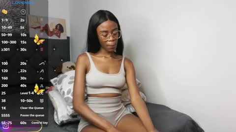 Snapshot of nayah_dussa1 chatting on January 2025 12:54:01 AM Vane broadcast 6 pm to 1 am Colombia time online show from January 2025 12:54:01 AM