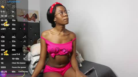 Snapshot of nayah_dussa1 chatting on February 2025 02:47:02 AM Vane broadcast 6 pm to 1 am Colombia time online show from February 2025 02:47:02 AM