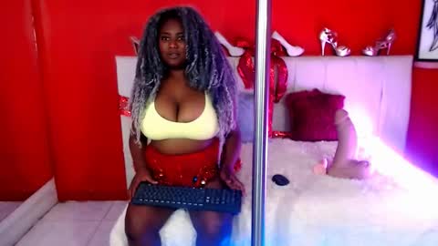 Snapshot of nayara_costa chatting on December 2025 03:43:01 PM nayara online show from December 2025 03:43:01 PM