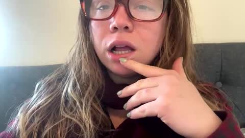 Nealiana online show from December 2024 07:49:01 PM