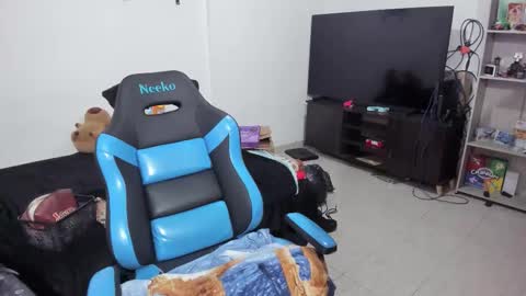 Geek Nicole    im Neeko UwU online show from December 2025 12:18:01 AM