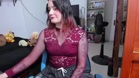 Snapshot of neeko_lol_ chatting on April 2026 01:35:01 PM Geek Nicole im Neeko UwU online show from April 2026 01:35:01 PM