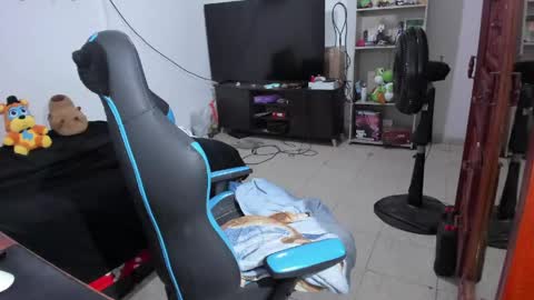 Snapshot of neeko_lol_ chatting on April 2026 06:46:02 PM Geek Nicole im Neeko UwU online show from April 2026 06:46:02 PM
