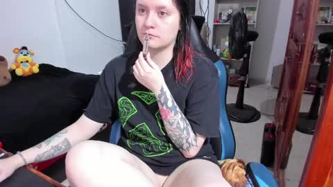Snapshot of neeko_lol_ chatting on May 2026 11:55:01 PM Geek Nicole im Neeko UwU online show from May 2026 11:55:01 PM