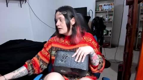 Snapshot of neeko_lol_ chatting on May 2026 04:36:01 PM Geek Nicole im Neeko UwU online show from May 2026 04:36:01 PM