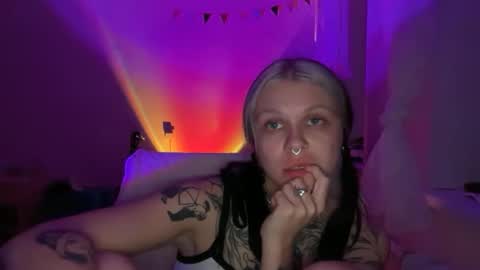 Neilanna online show from May 2026 07:10:01 PM