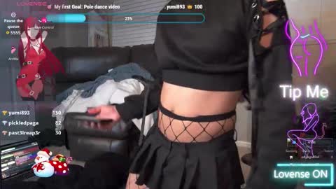 Snapshot of nekosamauwu chatting on November 2025 06:01:01 AM NekoSamaUwU online show from November 2025 06:01:01 AM