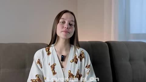 Snapshot of neldaaskins chatting on November 2025 01:49:02 AM Lana online show from November 2025 01:49:02 AM