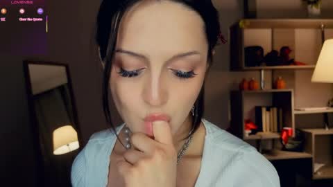 Vicky and Beatrice online show from April 2026 07:33:02 PM