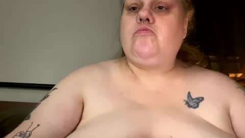 Snapshot of nellatlas chatting on November 2025 03:38:02 AM Nellie Atlas online show from November 2025 03:38:02 AM