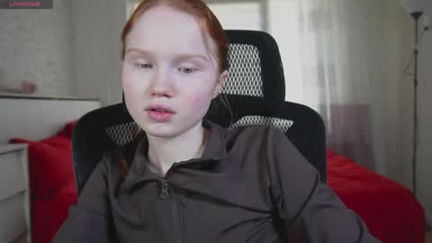 Snapshot of nellie_baby chatting on May 2026 12:22:01 PM Nellie online show from May 2026 12:22:01 PM