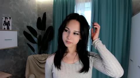 Snapshot of nelliefoster chatting on May 2026 01:40:01 PM Alisa online show from May 2026 01:40:01 PM