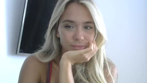 nelly_fortu online show from April 2026 10:19:02 AM